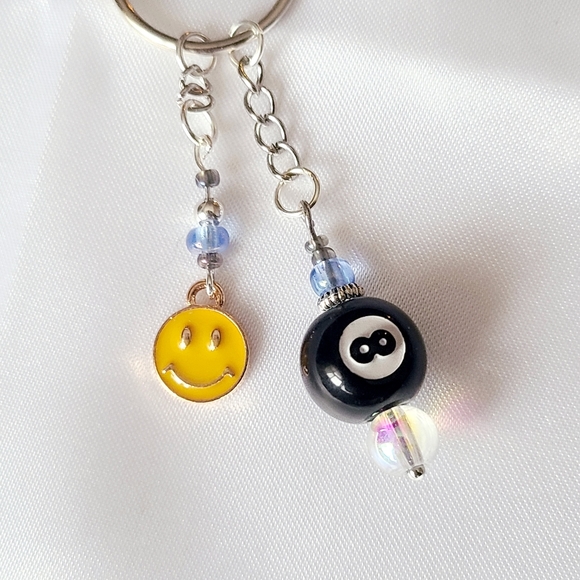 Lucky smiley charm keychain bead keyring 8 ball y2k - Picture 3 of 4